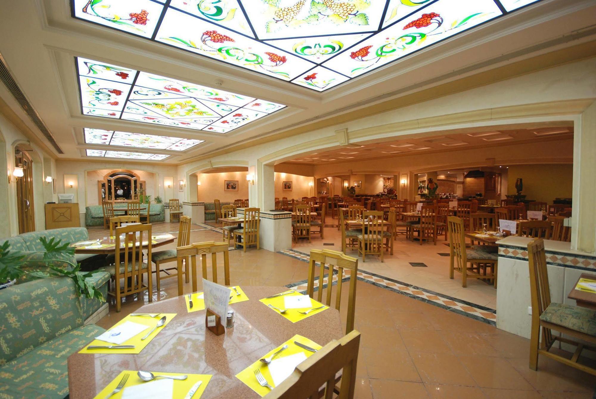 ไดฟ์ อินน์ รีสอร์ต ชาร์มเอลชีค ร้านอาหาร รูปภาพ